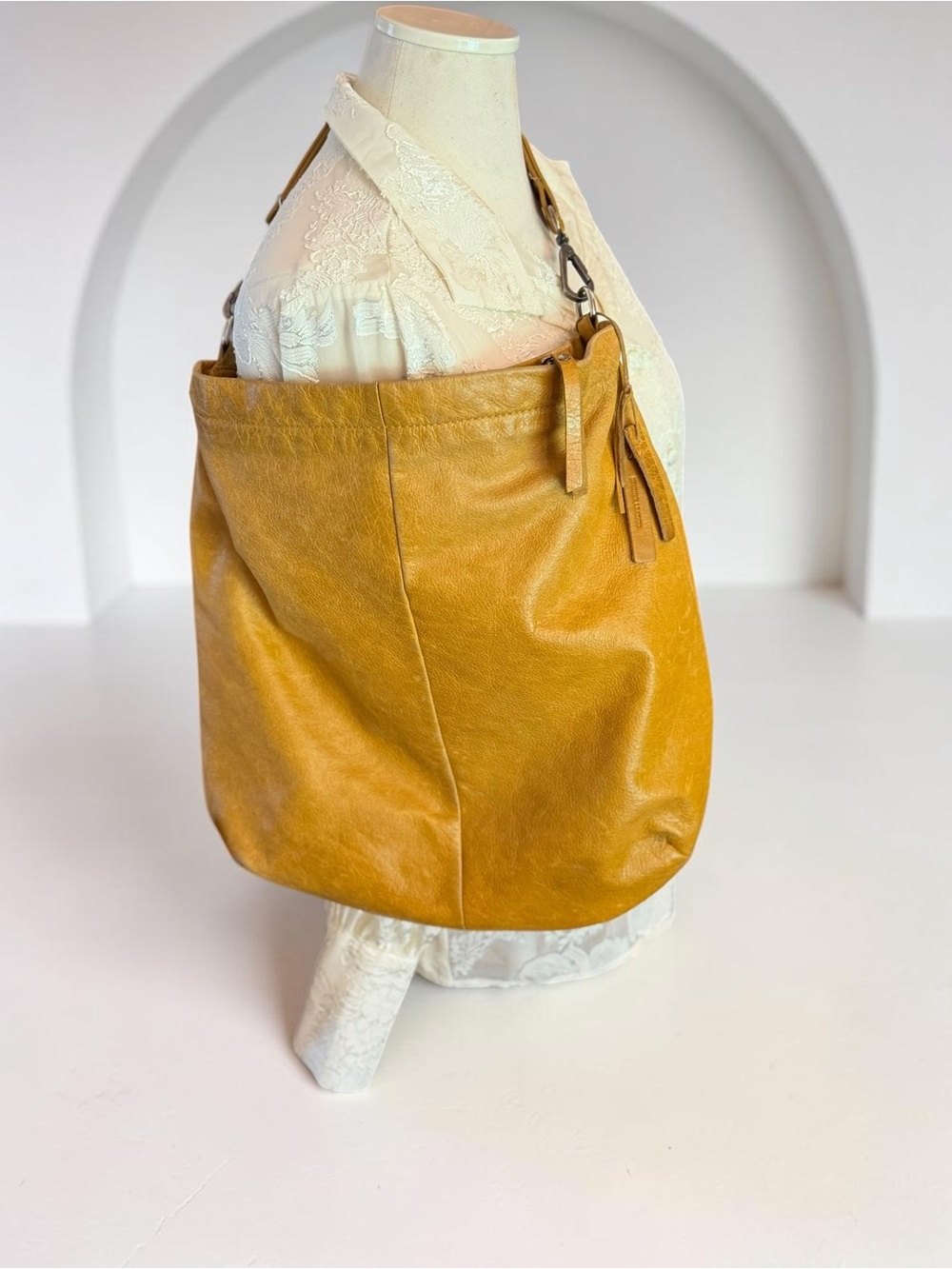 Rare Vintage Tano Italian Leather Slouchy Shoulder Bag - Mustard - Picture 5 of 15